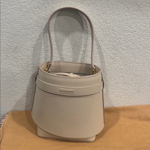 Givenchy Calf Leather Bucket Bag - Picture 3 of 15